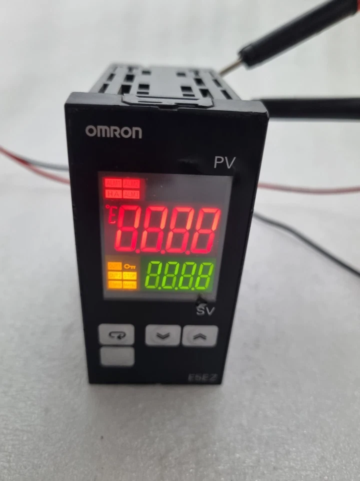 Lot of 2 Pcs Omron E5EZ-C3T Temperature Controller E5EZC3T (Used Working)